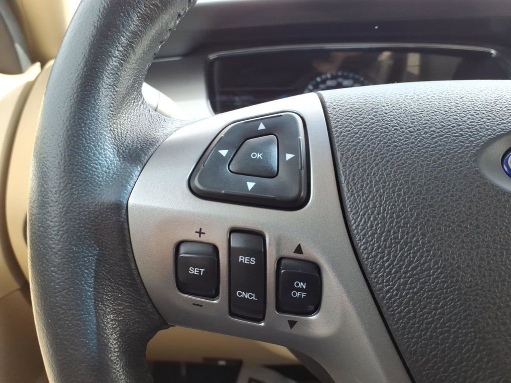 Used 2013 Ford Taurus SEL image 16