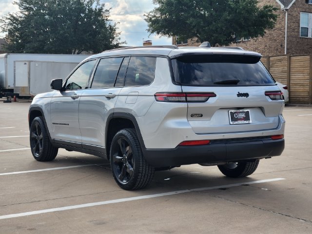 Used 2023 Jeep Grand Cherokee L Laredo RWD image 3
