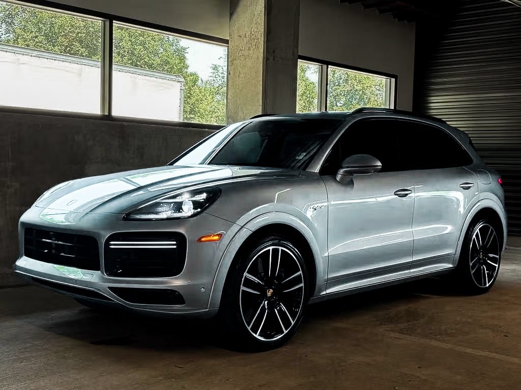 Used 2023 Porsche Cayenne Turbo S AWD/4WD image 1