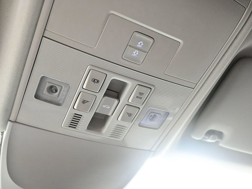 Used 2023 Volkswagen Taos SE w/ Panoramic Sunroof Package image 28