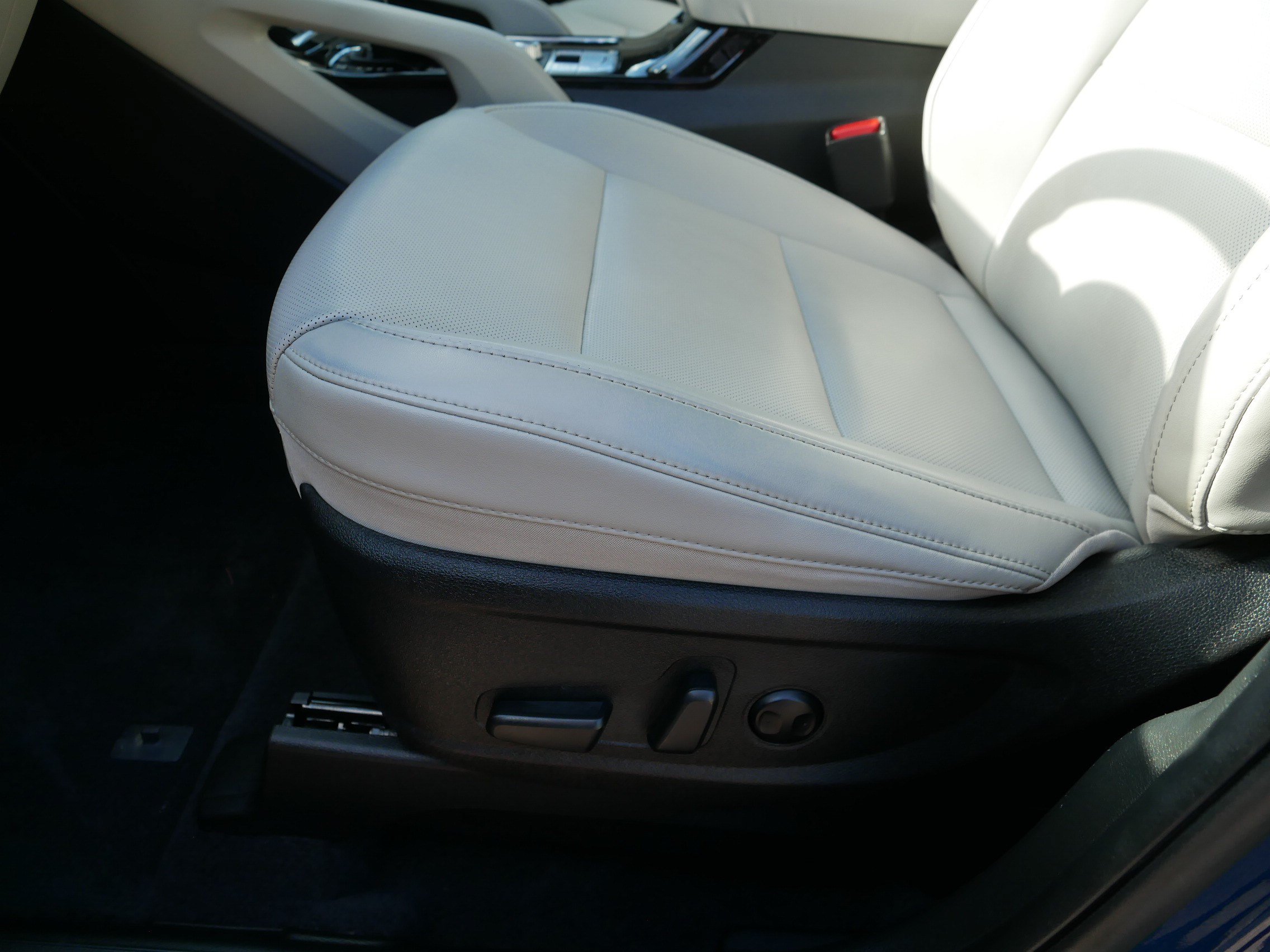 Certified 2024 Kia Telluride S w/ S Sunroof Package AWD/4WD image 20