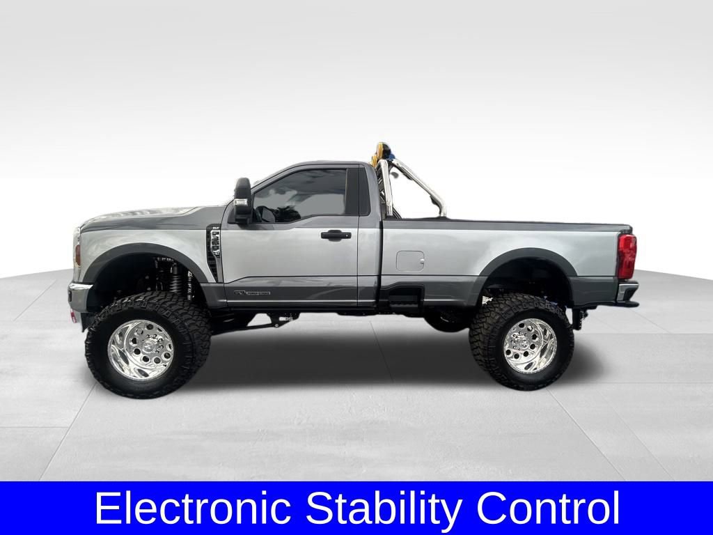 Used 2025 Ford F350 XLT w/ FX4 Off-Road Package image 8
