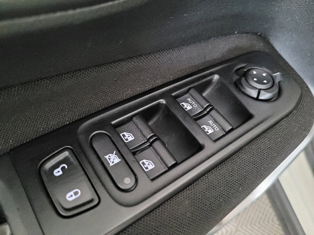 Used 2021 Jeep Renegade Latitude w/ Luxury Group II AWD/4WD image 27