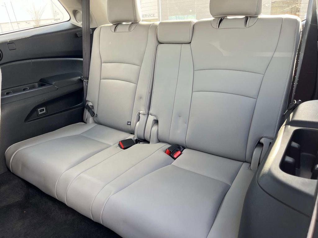 Used 2017 Honda Pilot Touring image 19