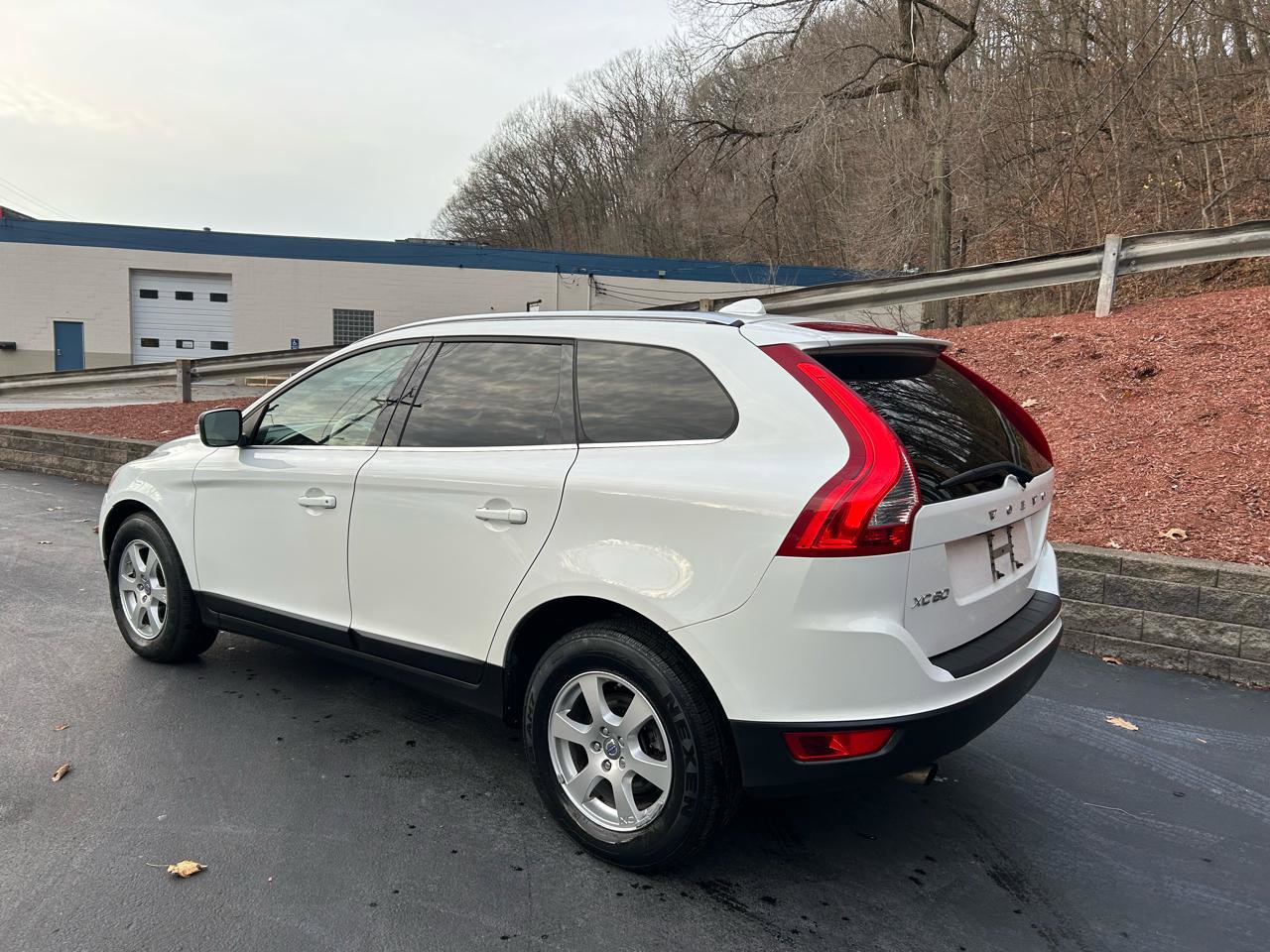 Used 2011 Volvo XC60 3.2 AWD/4WD image 3