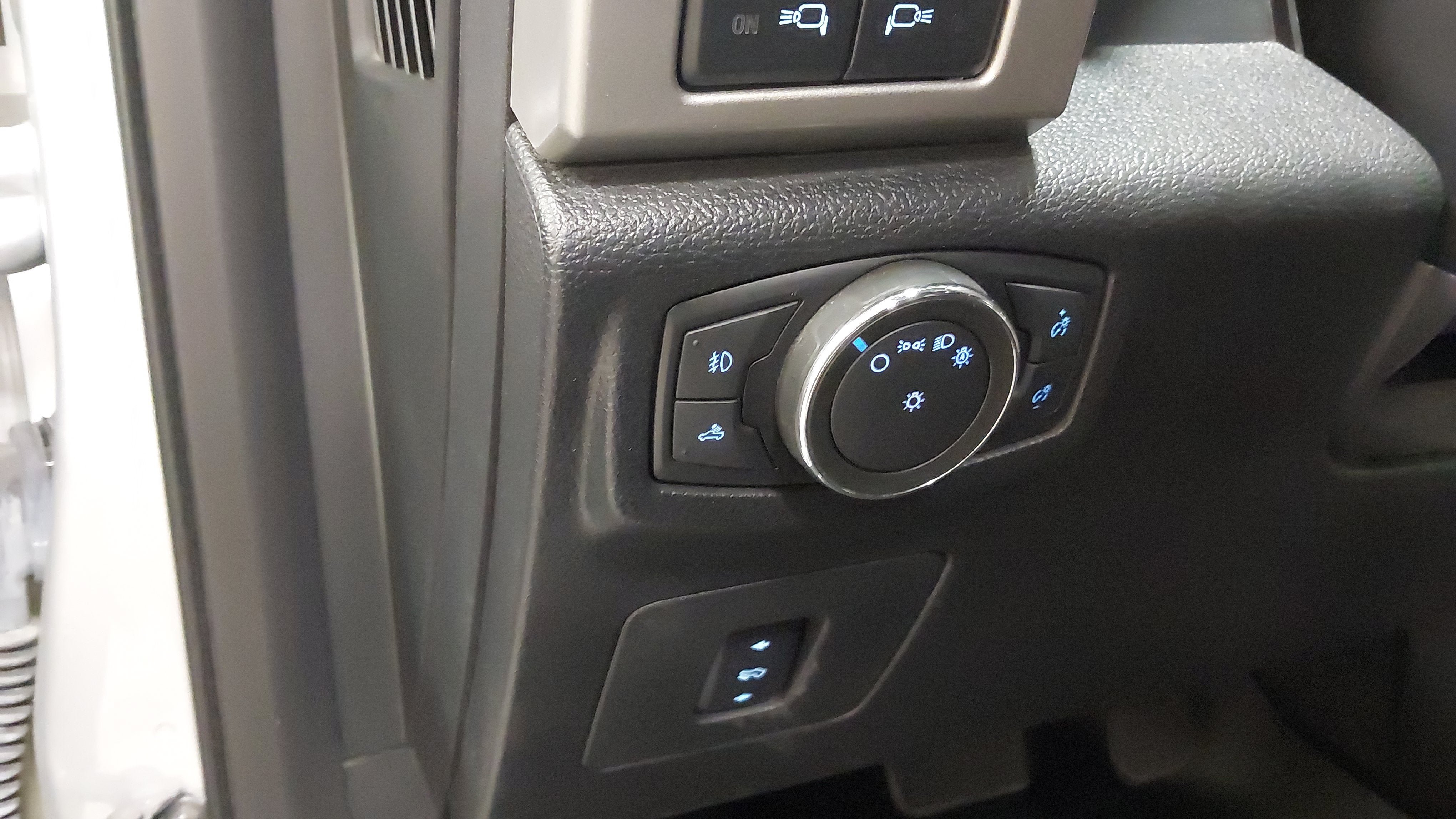 Used 2016 Ford F150 Lariat w/ Equipment Group 502A Luxury AWD/4WD image 31