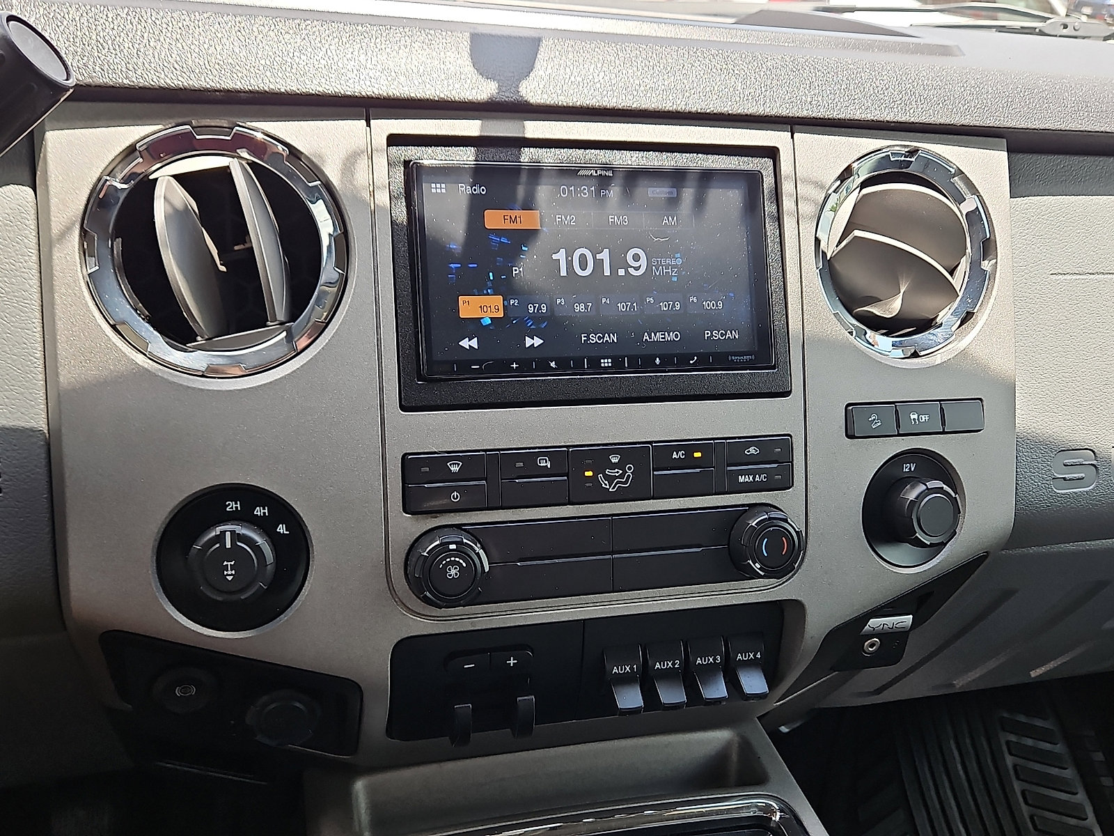 Used 2015 Ford F250 XLT w/ XLT Premium Package AWD/4WD image 15