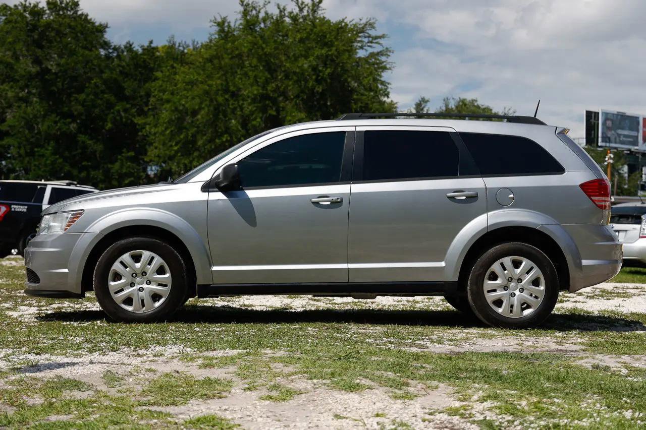 Used 2020 Dodge Journey SE FWD image 3