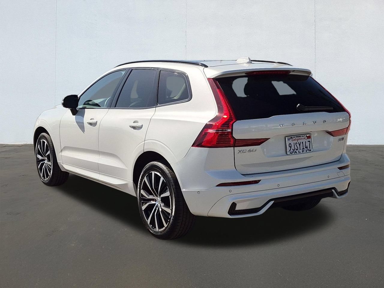 Certified 2024 Volvo XC60 B5 Plus AWD/4WD image 7