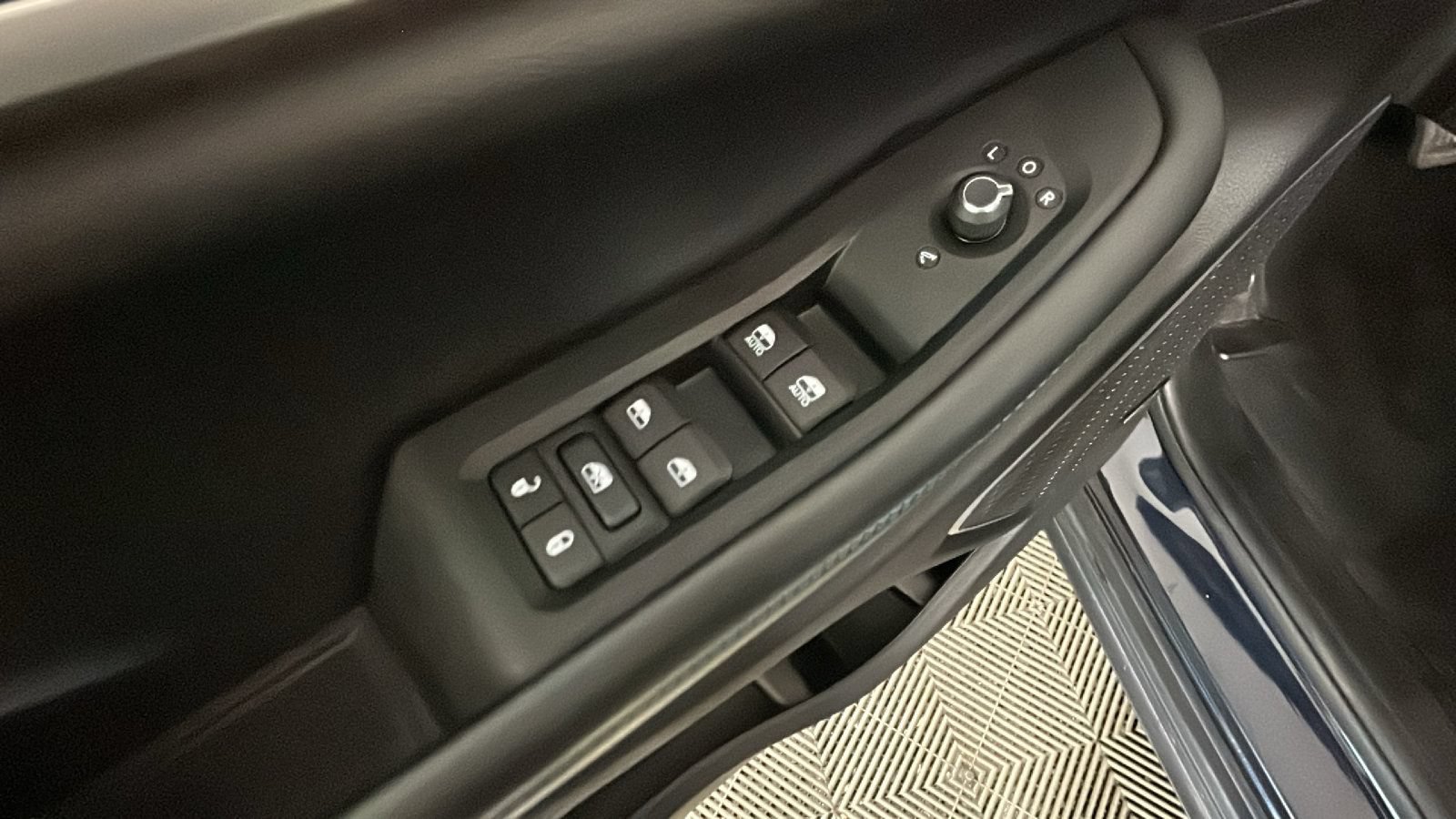 Used 2023 Jeep Grand Cherokee Trailhawk w/ Luxury Tech Group III AWD/4WD image 13
