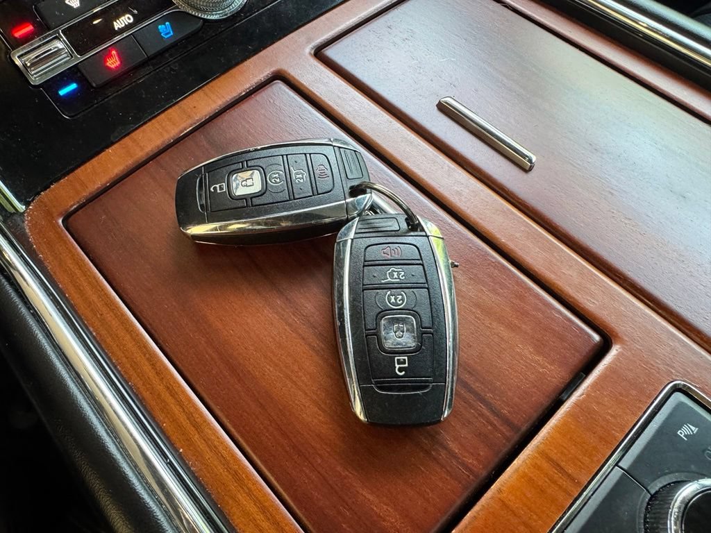 Used 2018 Lincoln Navigator L Reserve w/ Technology Package AWD/4WD image 22