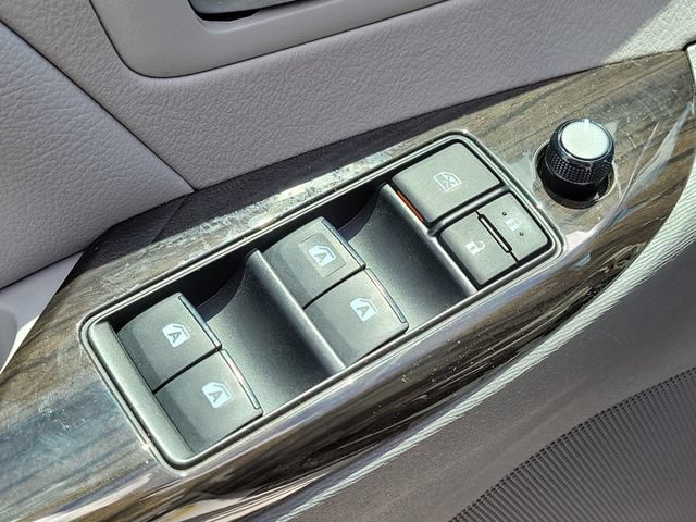 Used 2020 Toyota Sienna XLE w/ XLE Navigation Package FWD image 21