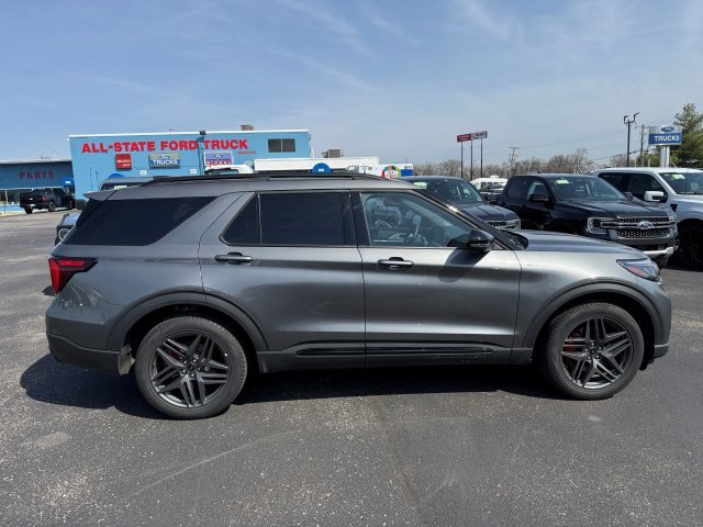 Used 2025 Ford Explorer ST-Line w/ ST-Line Street Pack AWD/4WD image 6
