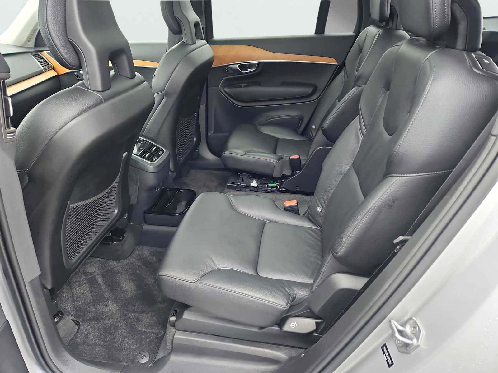 Used 2021 Volvo XC90 T6 Momentum w/ Climate Package AWD/4WD image 38