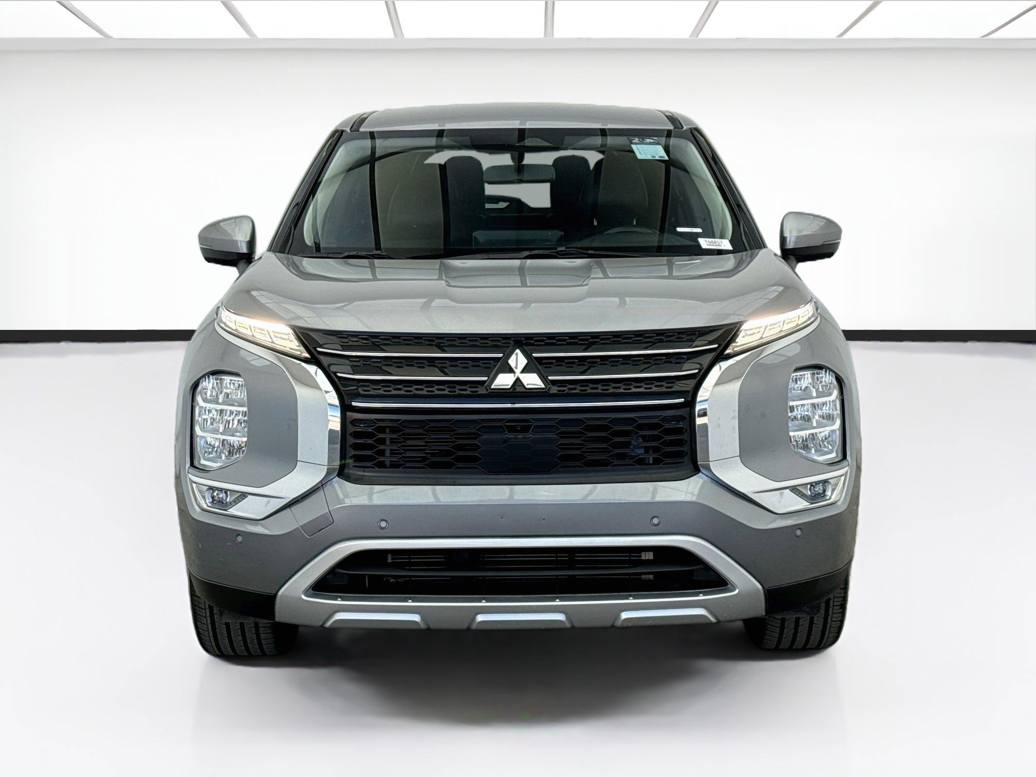 Used 2024 Mitsubishi Outlander SE FWD image 2