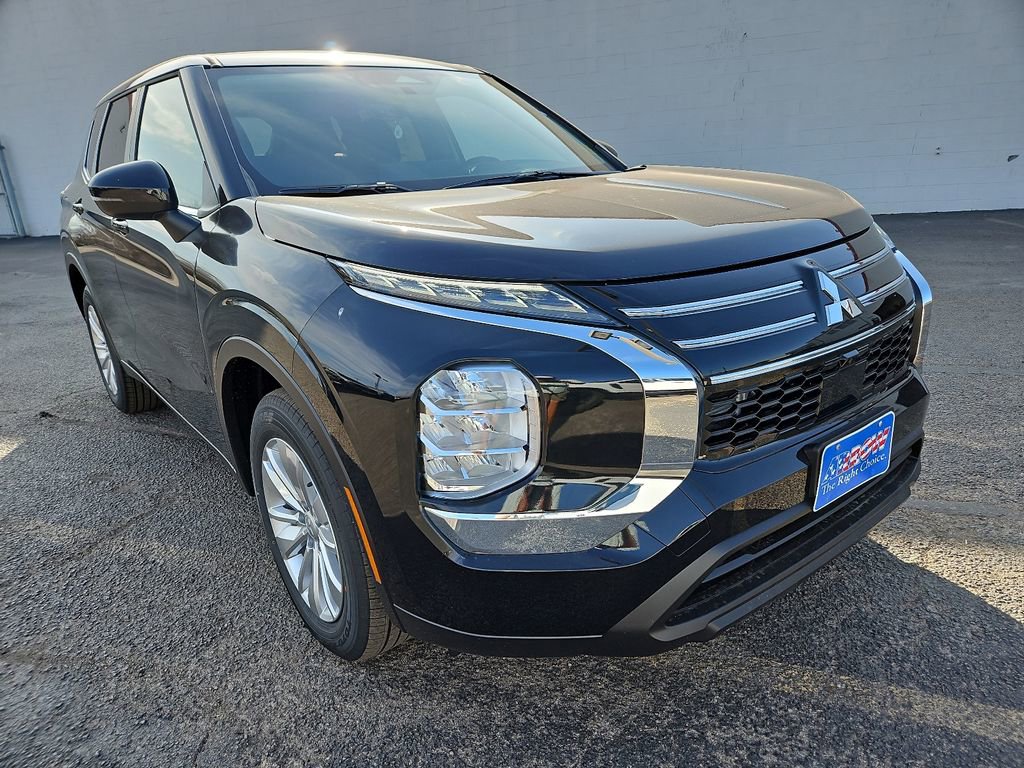 New 2026 Mitsubishi Outlander ES image 2