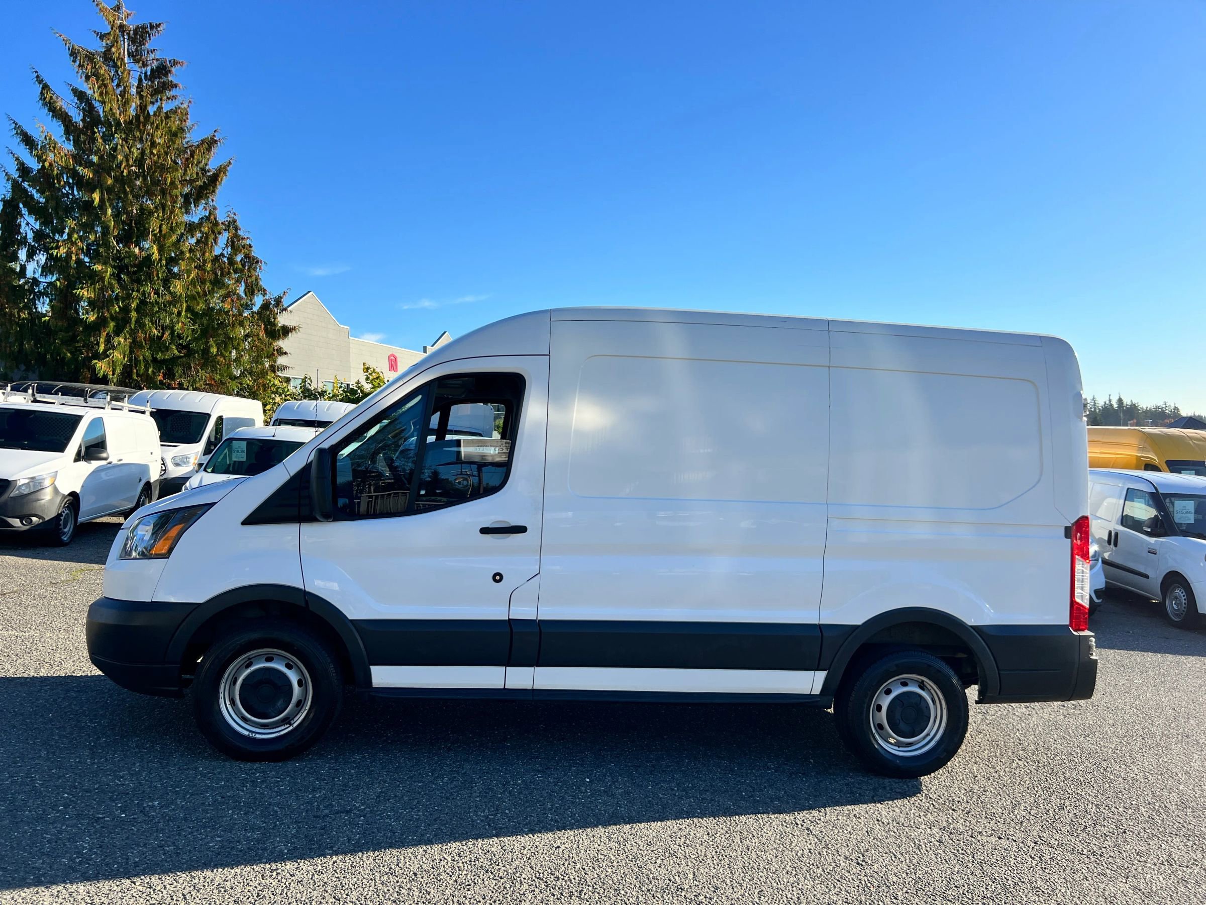 Used 2018 Ford Transit 250 Medium Roof w/Sliding Side Doo image 4
