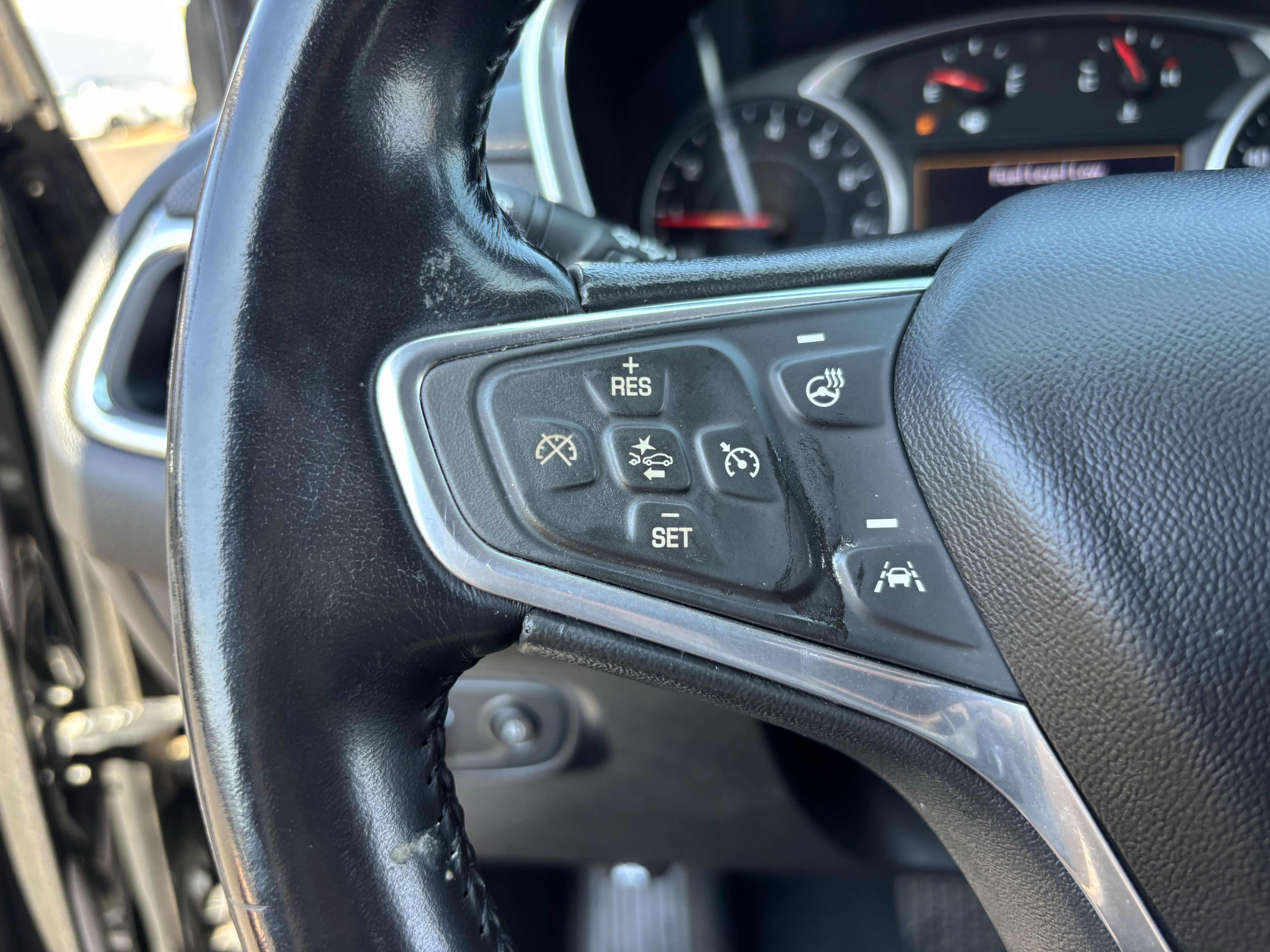 Used 2022 Chevrolet Equinox Premier w/ LPO, Cargo Package FWD image 26