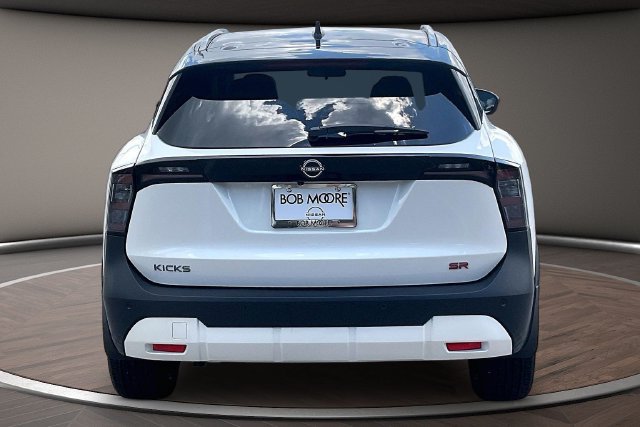 New 2026 Nissan Kicks SR w/ SR Premium Package FWD image 4