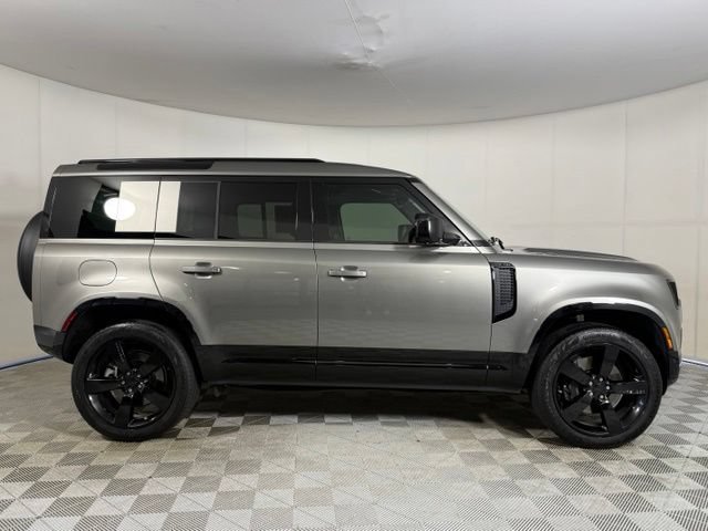Used 2025 Land Rover Defender 110 X-Dynamic SE AWD/4WD image 11