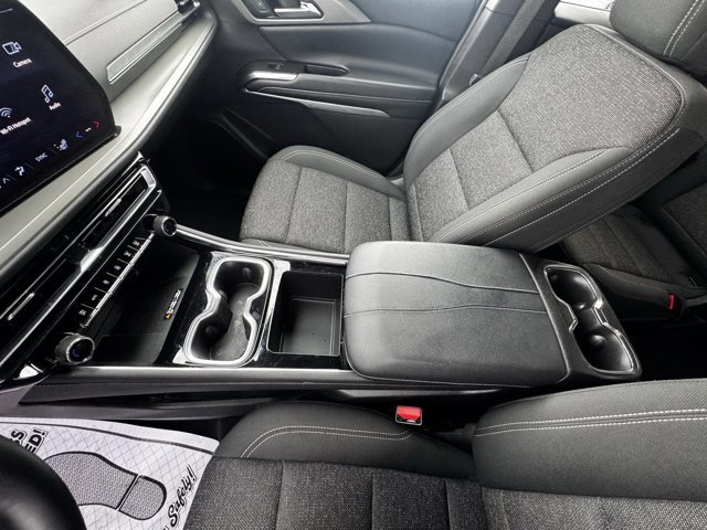 Used 2025 Chevrolet Traverse LT image 22