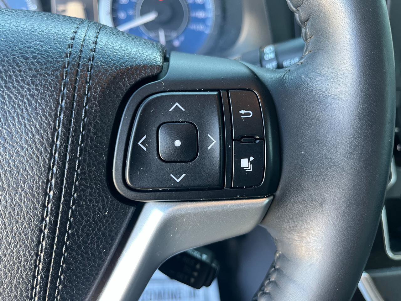 Used 2015 Toyota Sienna Limited FWD image 34