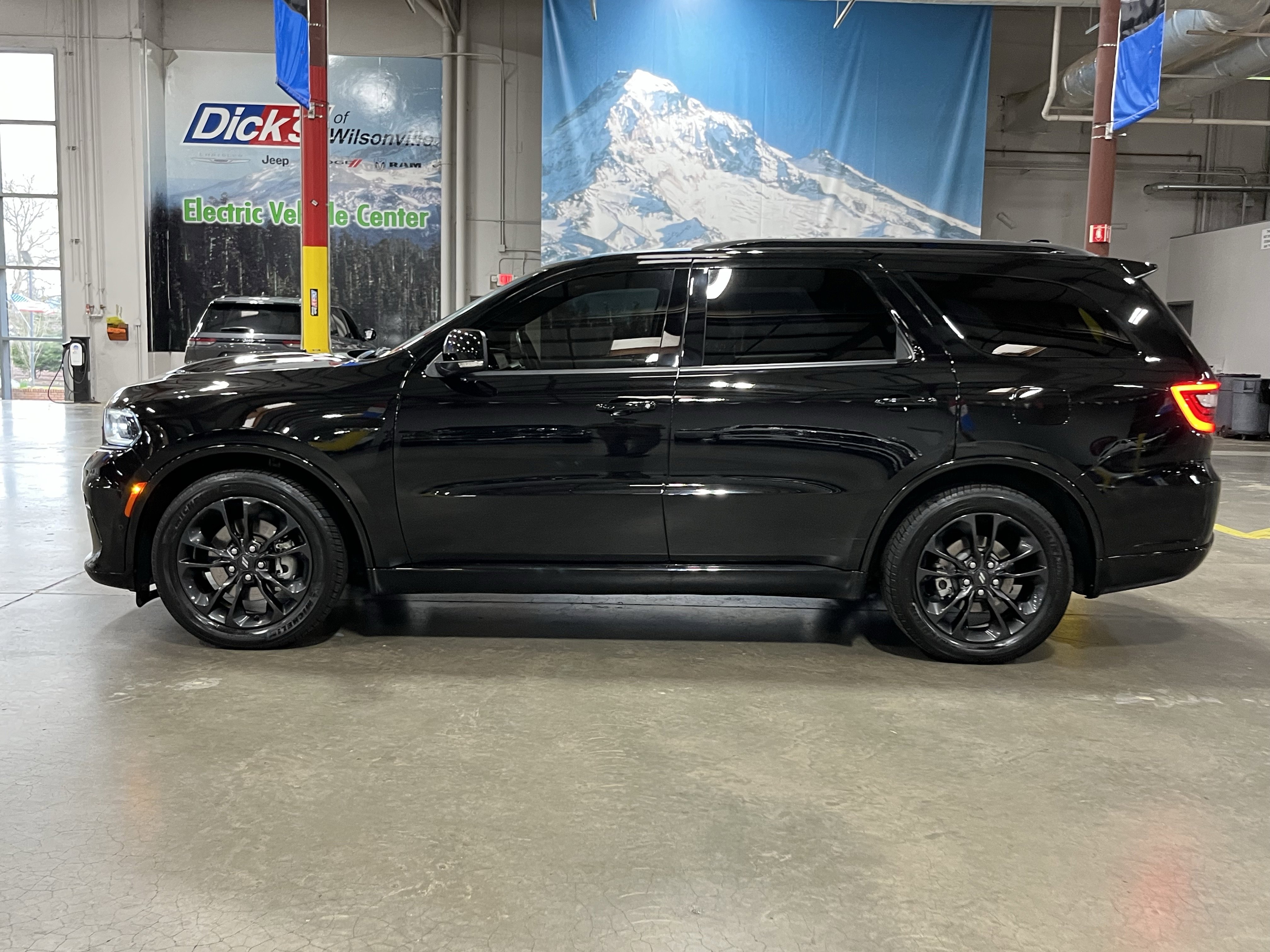 Used 2021 Dodge Durango R/T w/ Blacktop Package image 2