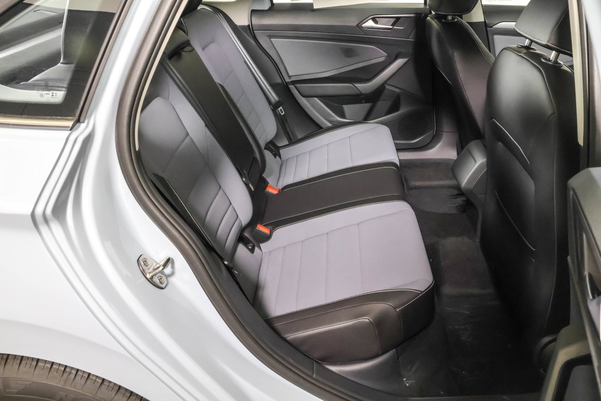 Used 2026 Volkswagen Jetta SE FWD image 38