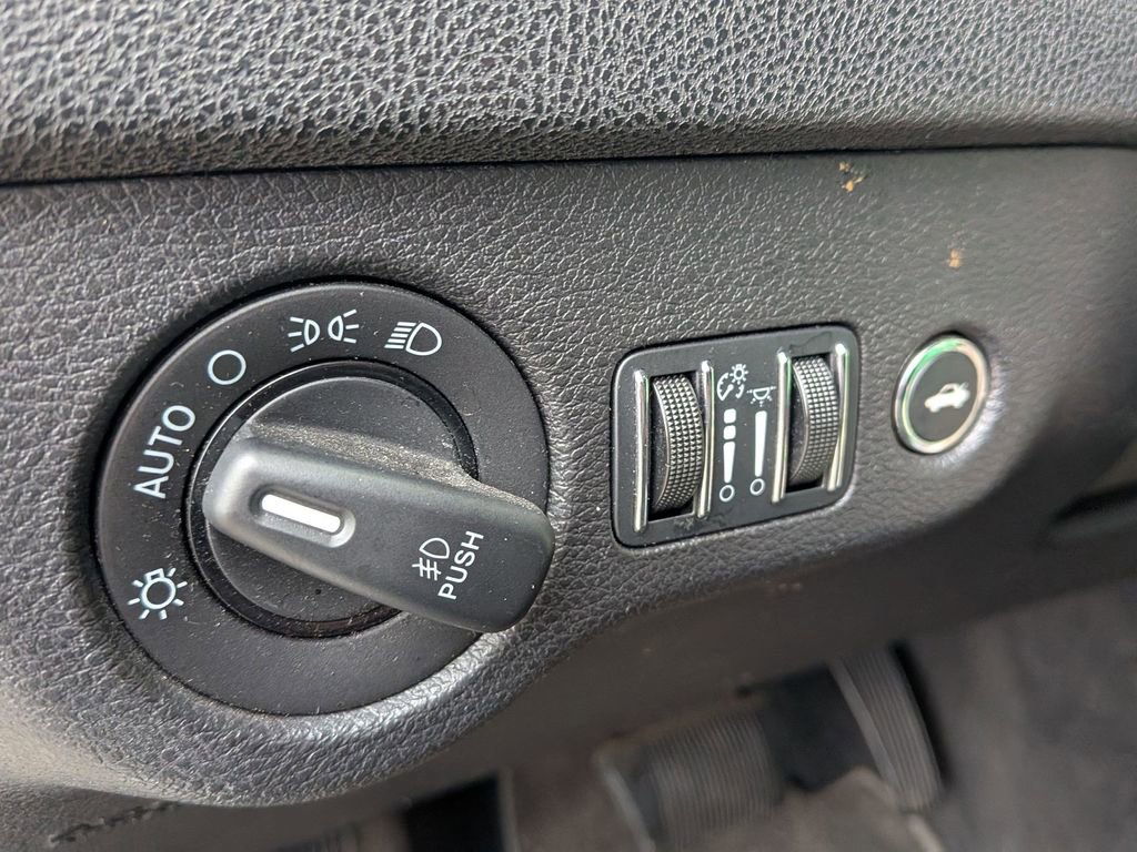 Used 2013 Chrysler 300 C image 7