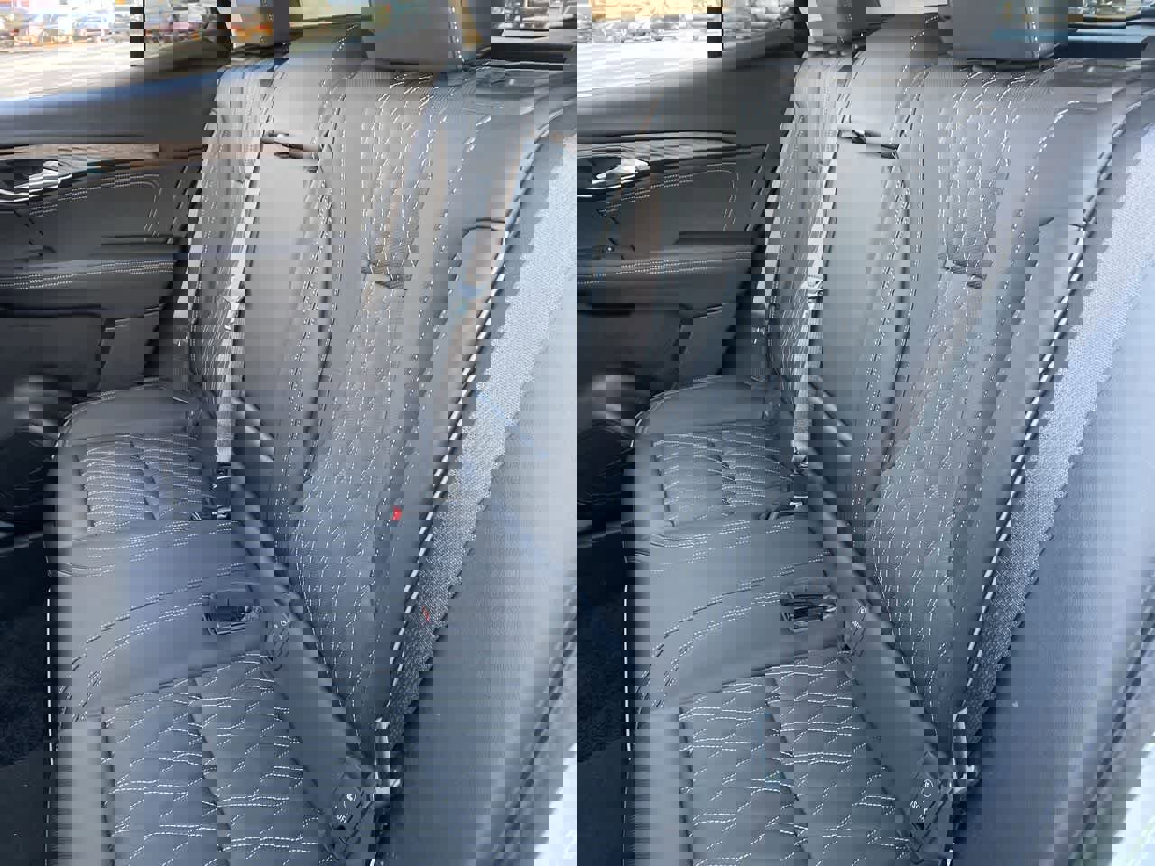 Used 2023 Buick Envision Avenir image 19