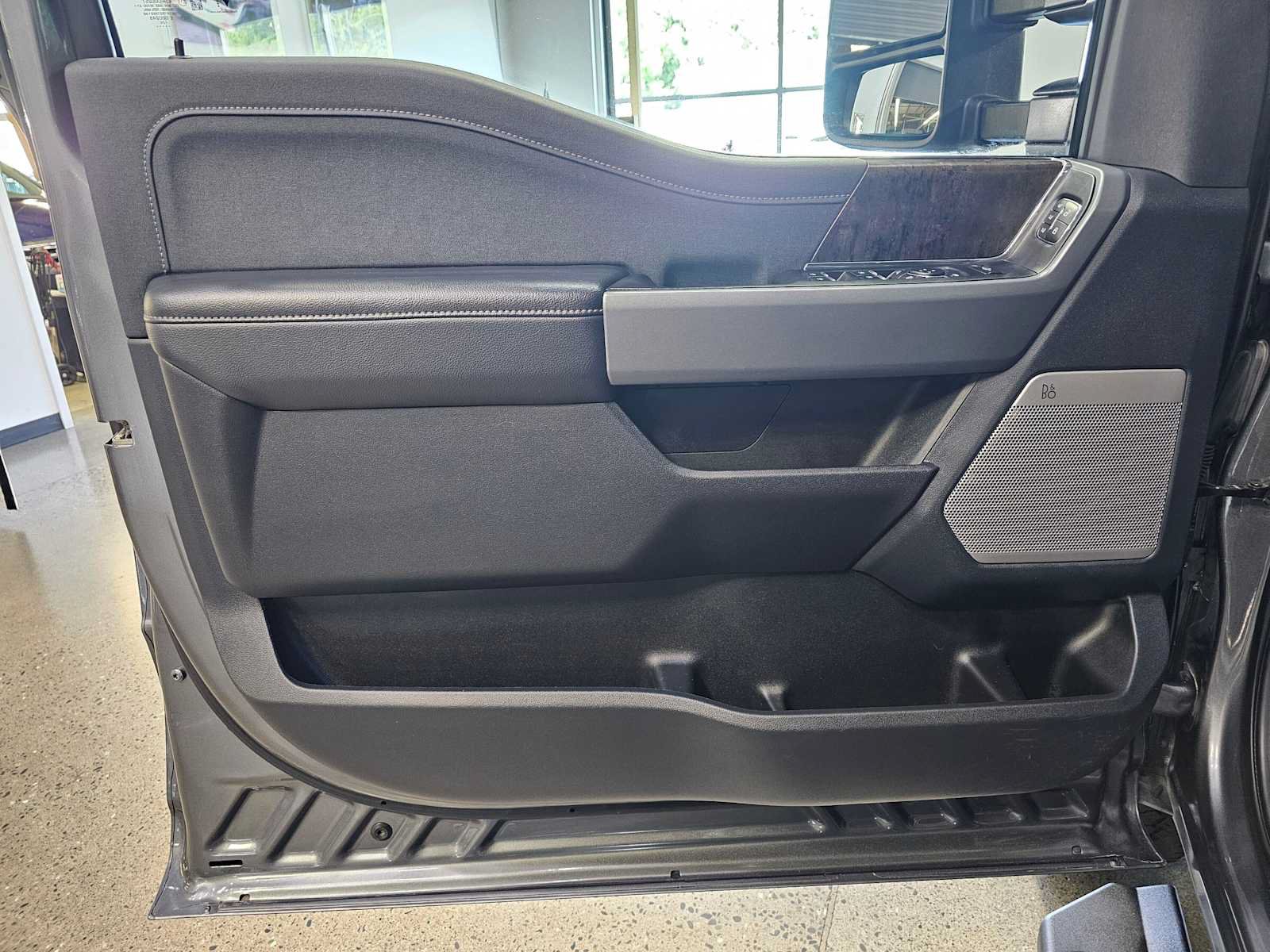 Used 2024 Ford F250 Lariat w/ Black Appearance Package AWD/4WD image 20