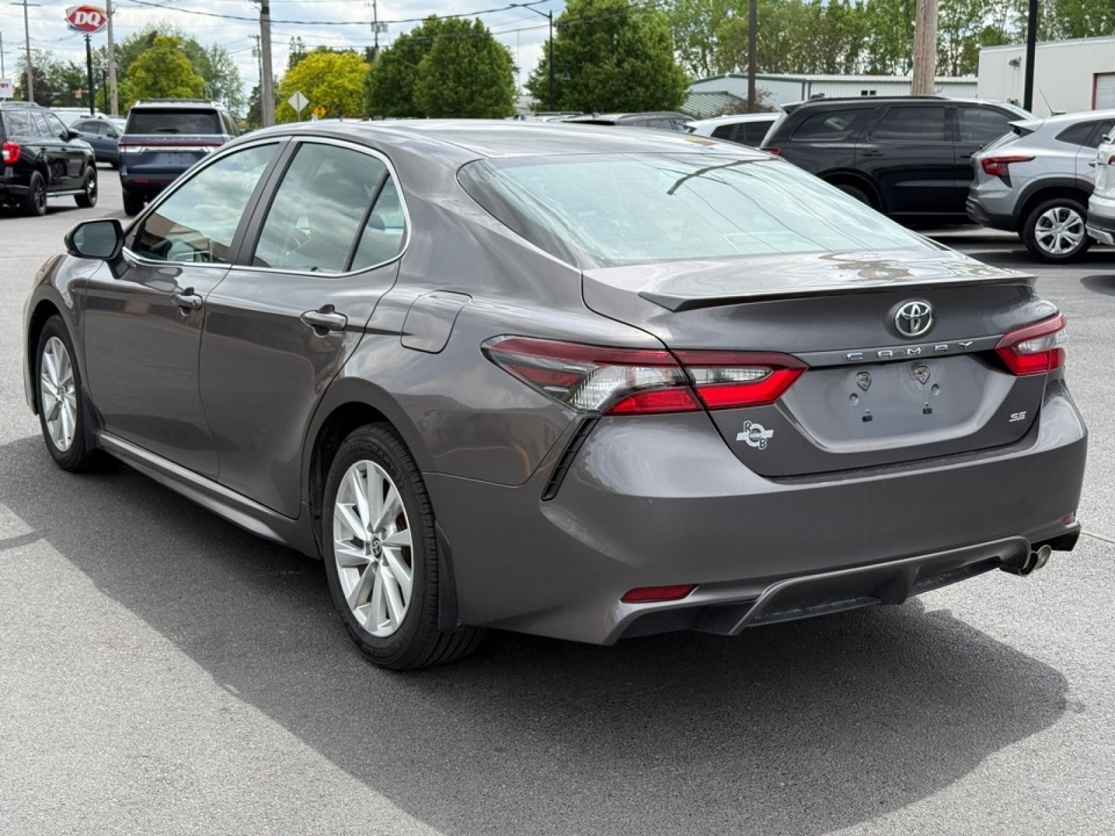 Used 2023 Toyota Camry SE FWD image 6