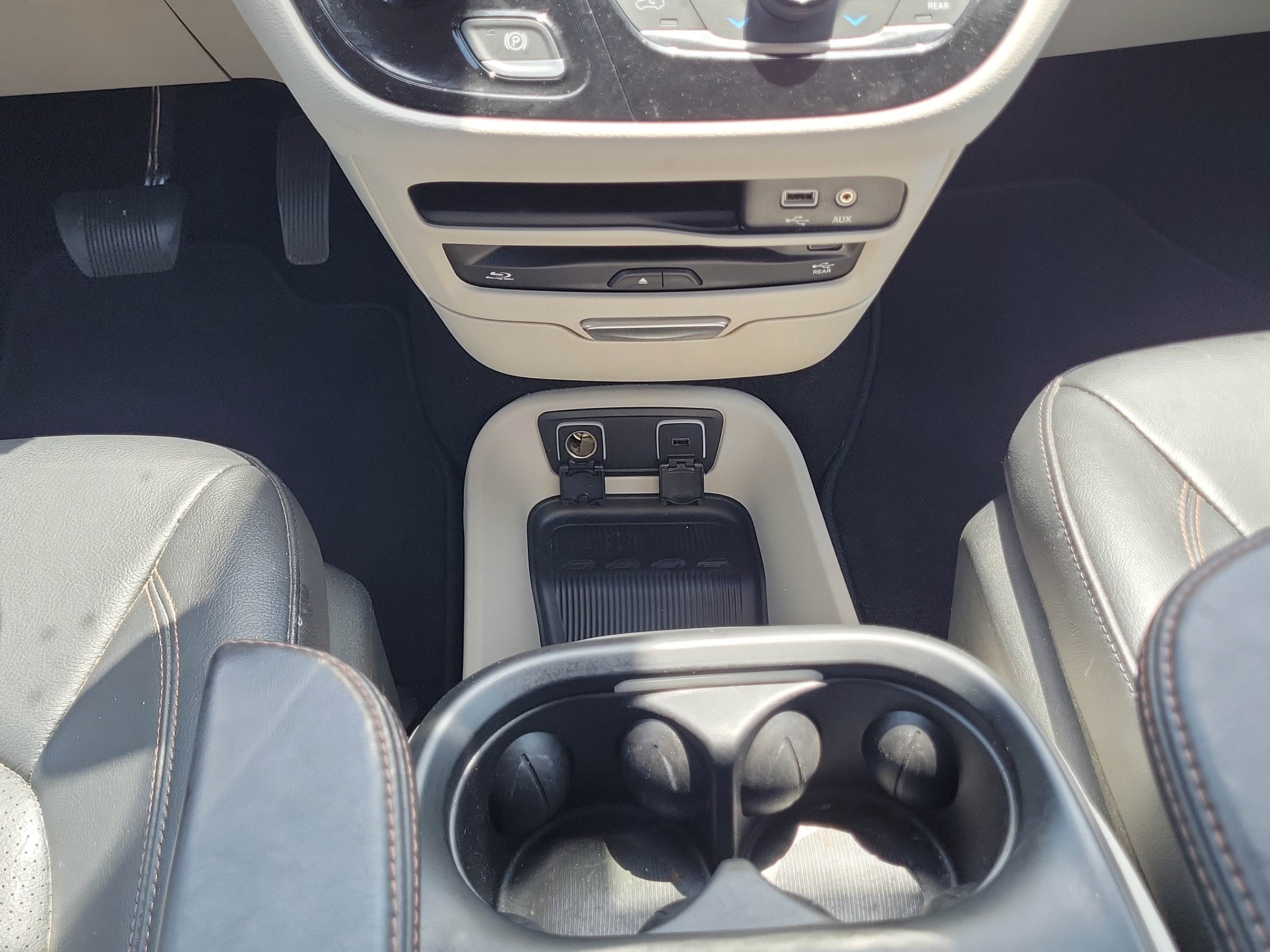 Used 2019 Chrysler Pacifica Touring-L Plus FWD image 15