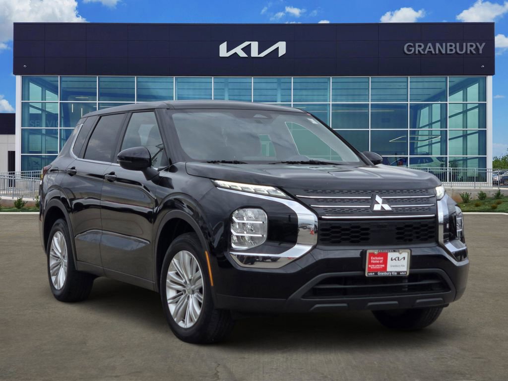 Used 2024 Mitsubishi Outlander ES image 3