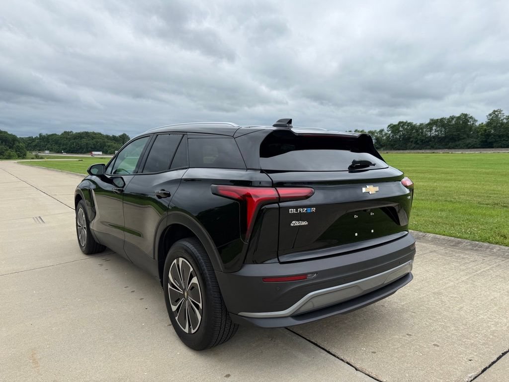 Used 2025 Chevrolet Blazer EV LT AWD/4WD image 8