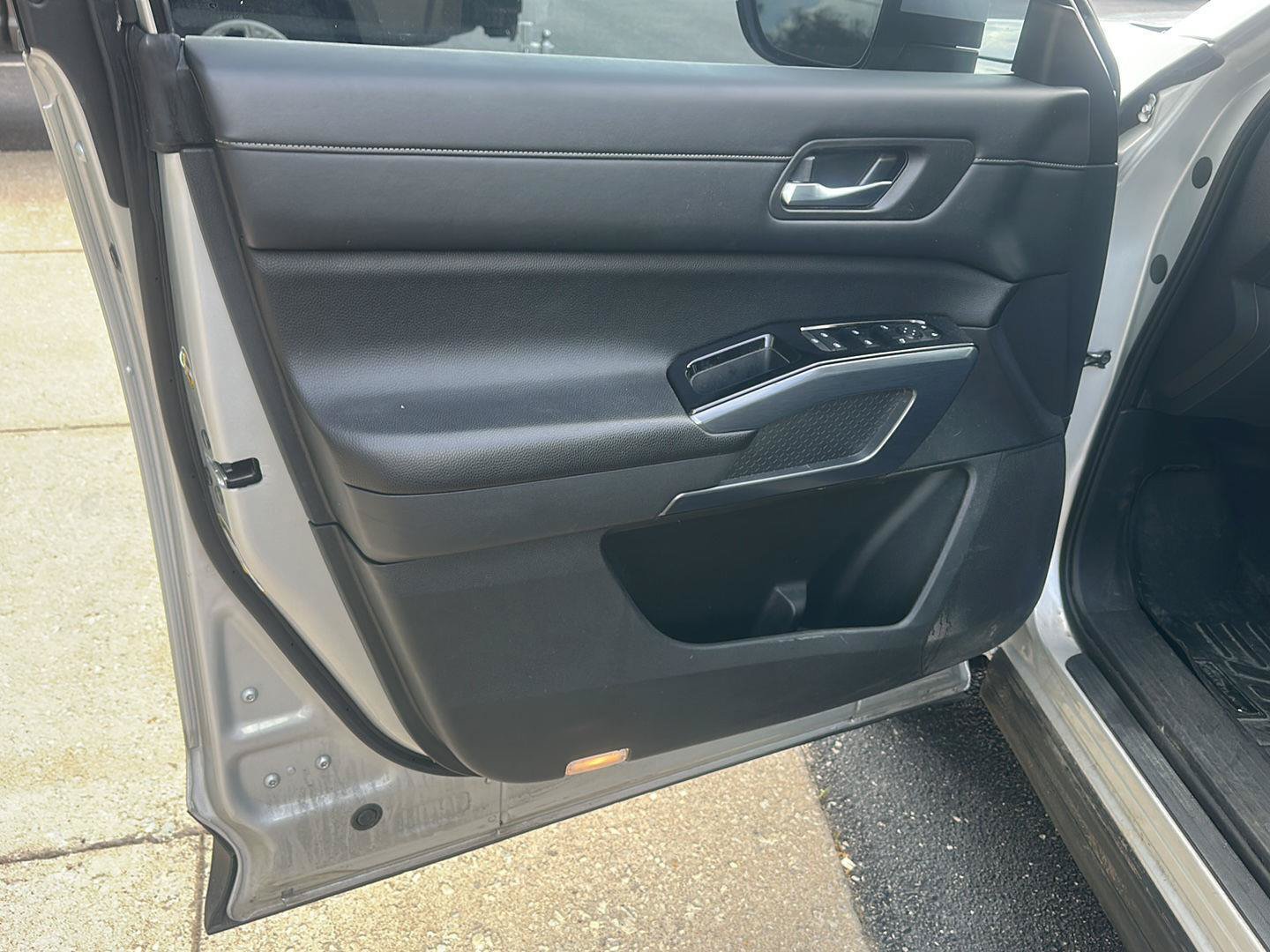 Used 2022 Nissan Pathfinder SL w/ SL Premium Package AWD/4WD image 17