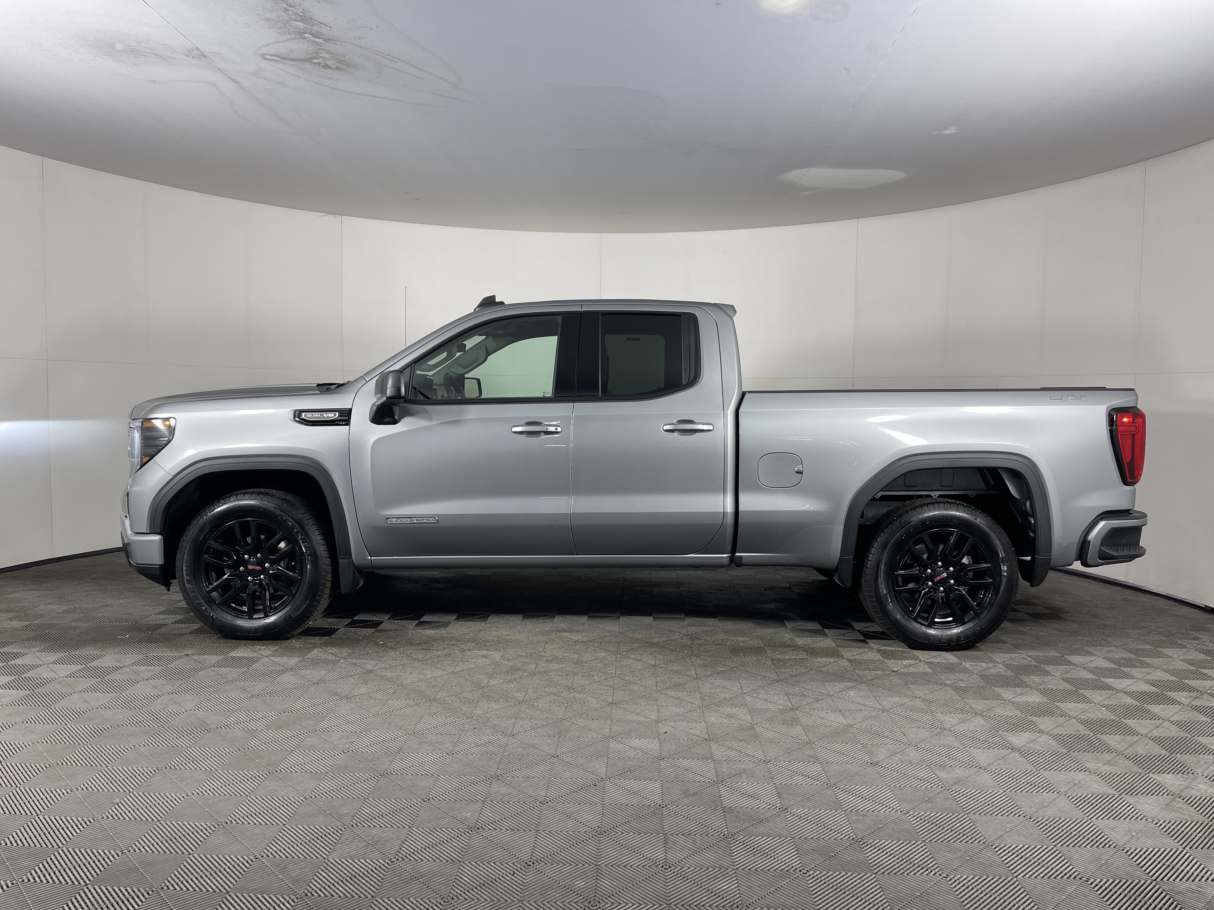 Used 2025 GMC Sierra 1500 Elevation image 3