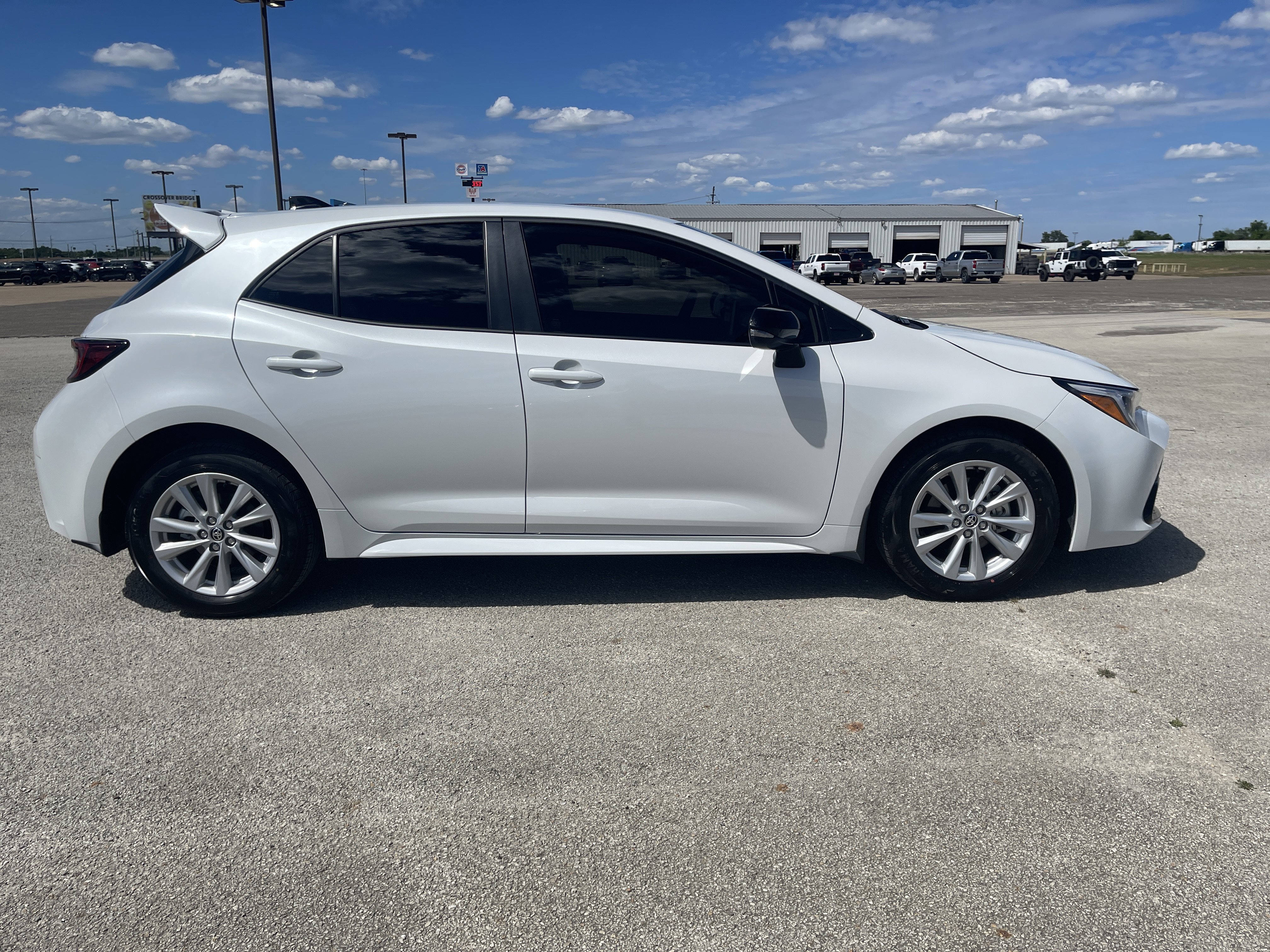 Used 2026 Toyota Corolla SE image 3