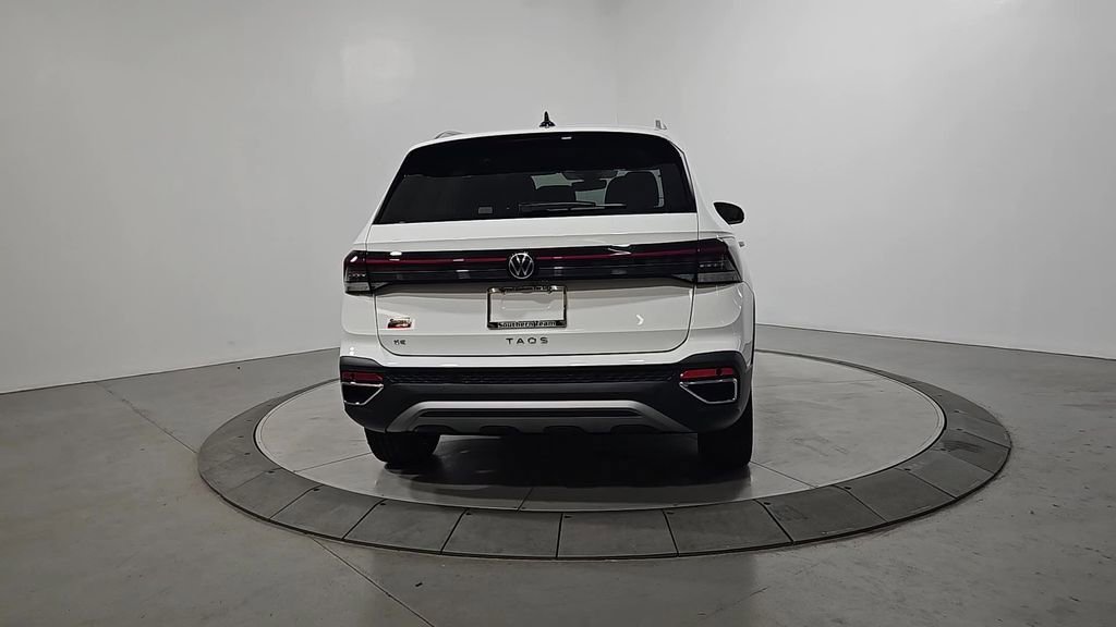 New 2026 Volkswagen Taos SE FWD image 4