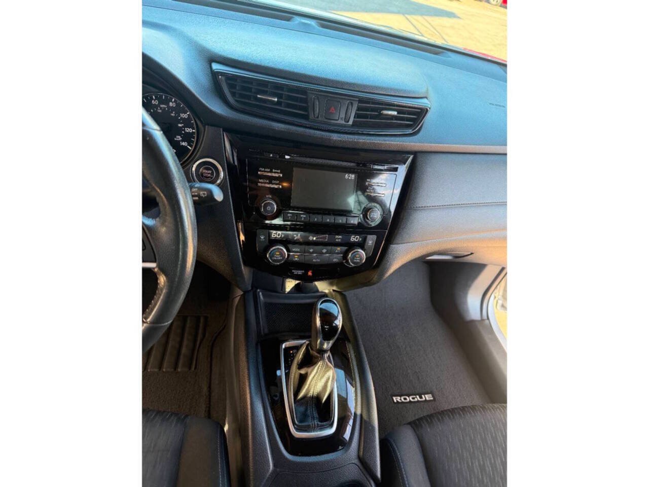 Used 2017 Nissan Rogue SV AWD/4WD image 13