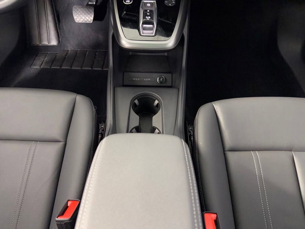 Used 2024 Audi Q4 e-tron Prestige AWD/4WD image 17