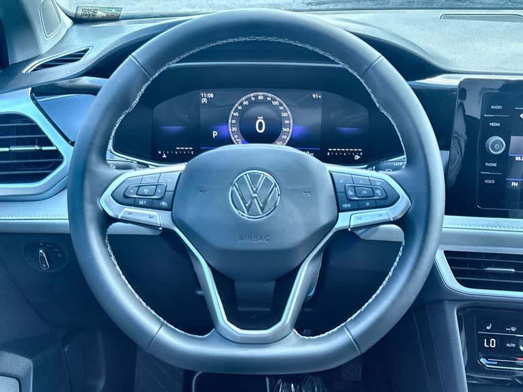 New 2026 Volkswagen Taos SE FWD image 15