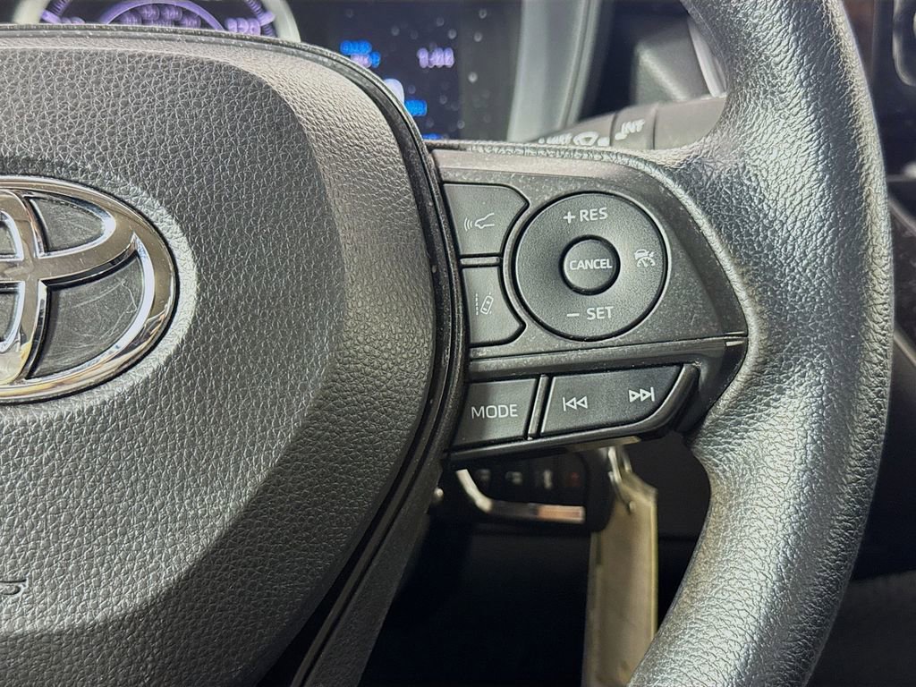 Used 2022 Toyota Corolla LE image 27