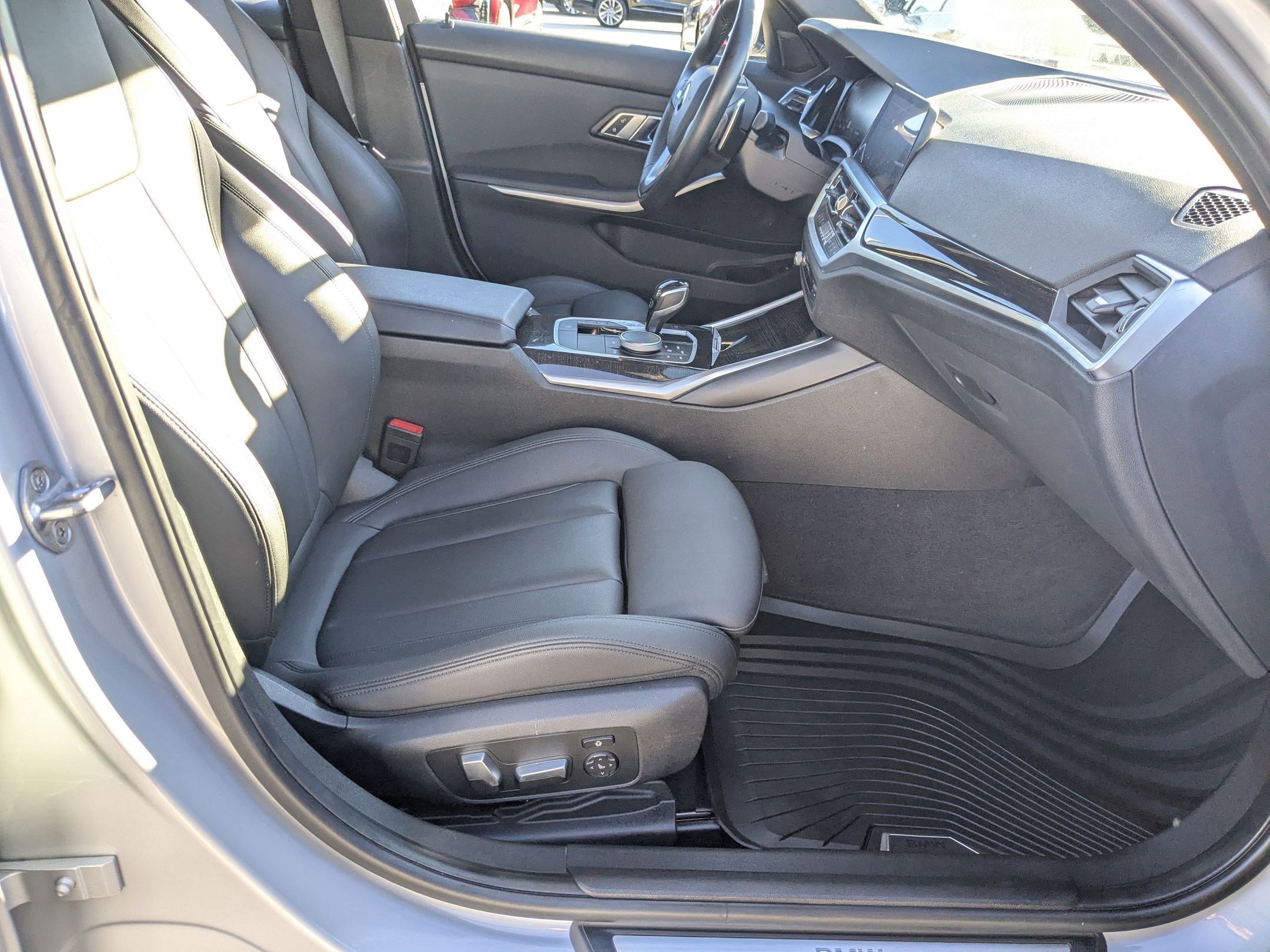 Used 2020 BMW 330i xDrive Sedan w/ Convenience Package image 21