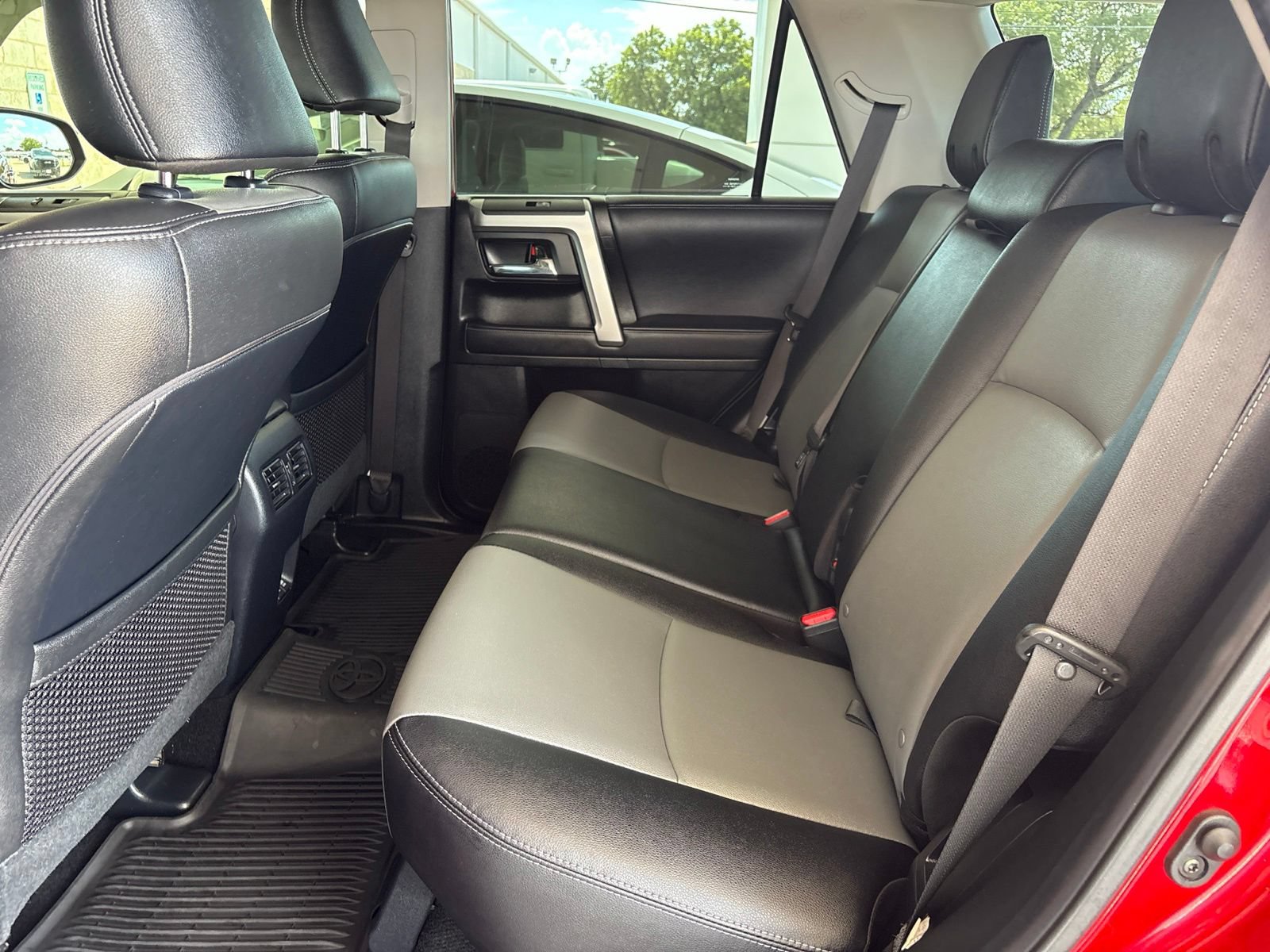 Used 2021 Toyota 4Runner SR5 Premium w/ Moonroof Package RWD image 15