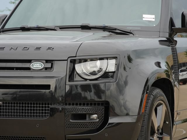Used 2025 Land Rover Defender 110 V8 AWD/4WD image 4