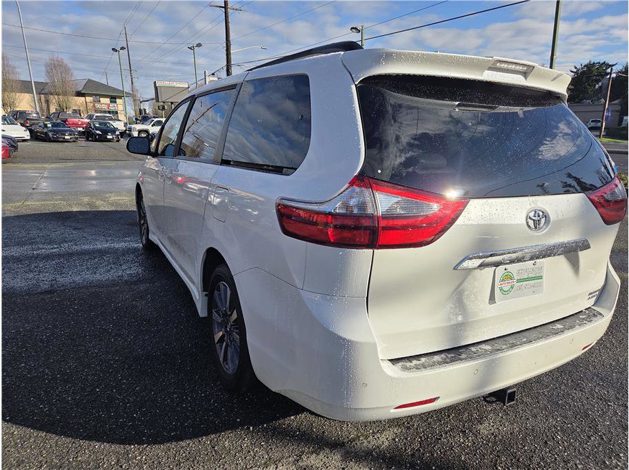 Used 2020 Toyota Sienna Limited Premium w/ Carpet Mat Package image 7