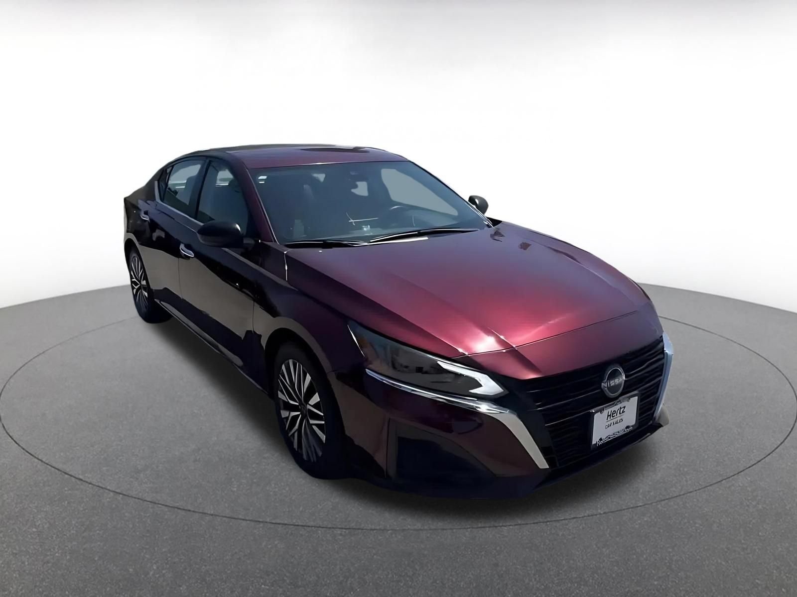 Used 2025 Nissan Altima 2.5 SV FWD image 3