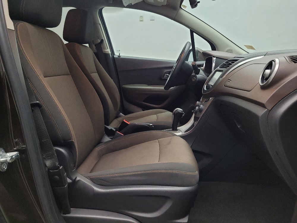 Used 2015 Chevrolet Trax LT w/ LT Sun and Sound Package image 21