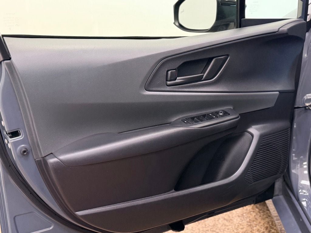 Used 2023 Toyota Prius LE FWD image 10